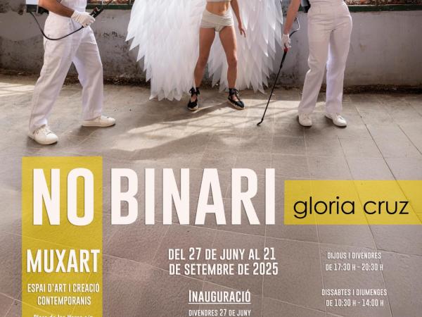 Inauguració de l'exposició de fotografia "No Binari", de Glòria Cruz.