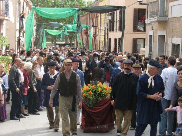 Cerimònia de col·locació de la primera pedra a la Cripta de la Colònia Güell