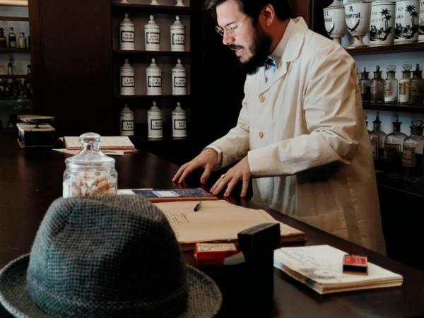 Visita teatralitzada a l'antiga Farmàcia Bujons (1842-1957) Visita teatralitzada a l'antiga Farmàcia Bujons (1842-1957)