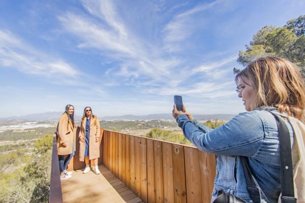 El Baix Llobregat ja llueix els Set Balcons de Montserrat