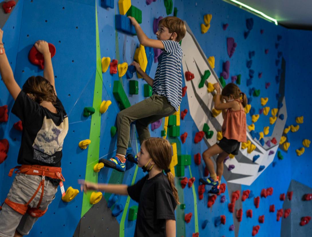Vine a escalar al rocòdrom més gran de la Península!