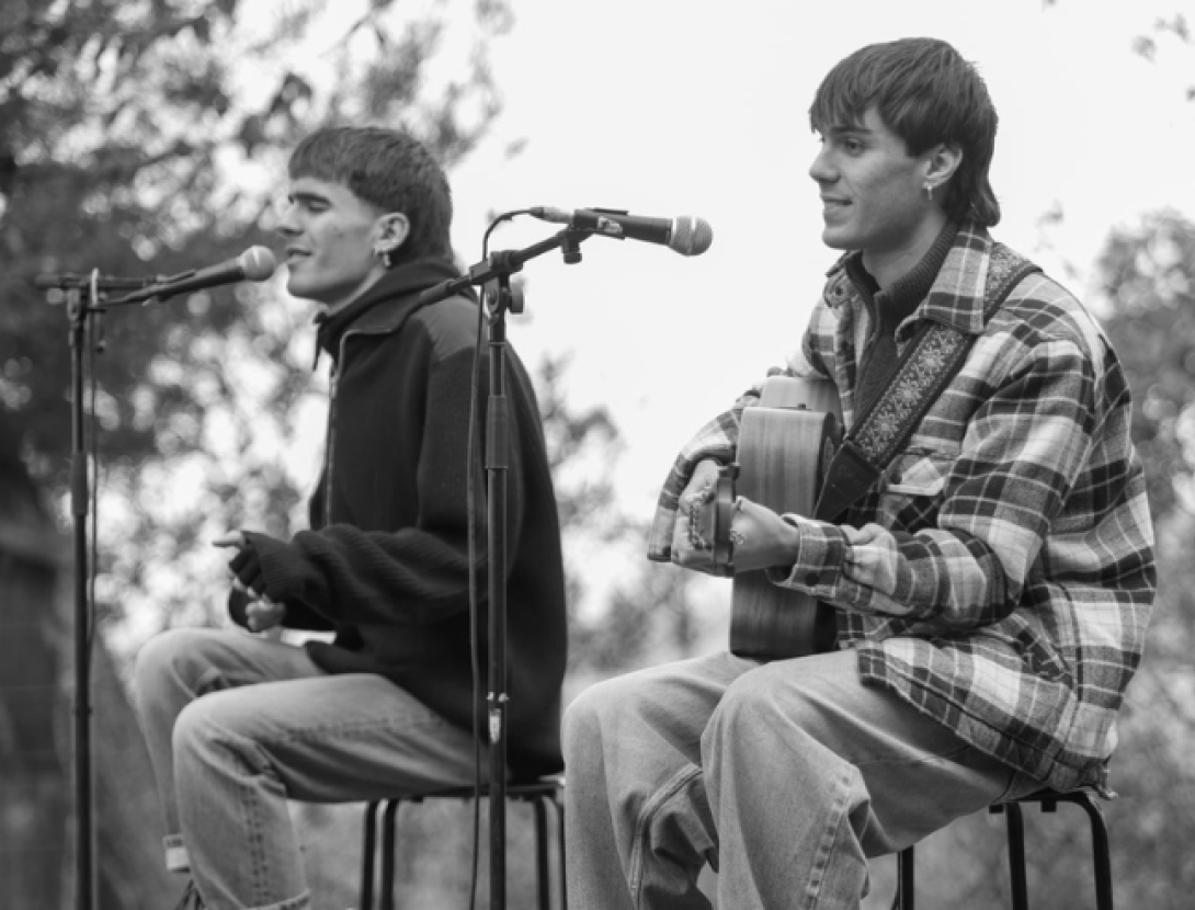 Aigua Roja en concert a La Platja de Cal Ninyo