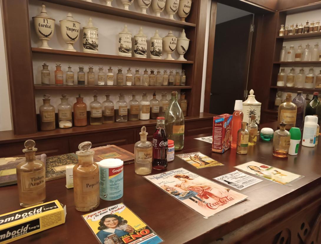 Visita comentada a l'antiga Farmàcia Bujons (1842-1957)