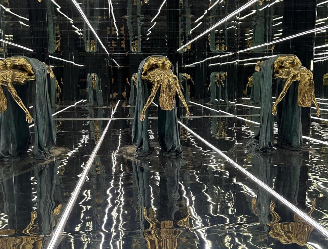 Visita guiada a l'estudi de l'artista Lorenzo Quinn VISITA GUIADA A L'ESTUDI DE L'ARTISTA LORENXO QUINN