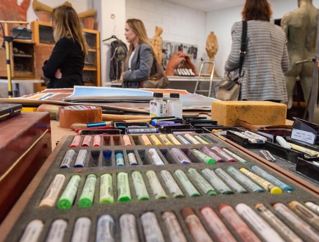 Visita guiada a l'estudi de l'artista Lorenzo Quinn VISITA GUIADA A L'ESTUDI DE L'ARTISTA LORENXO QUINN