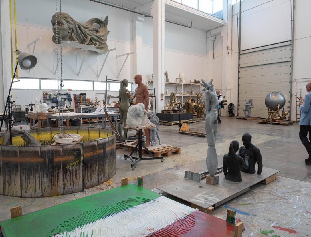 Visita guiada a l'estudi de l'artista Lorenzo Quinn VISITA GUIADA A L'ESTUDI DE L'ARTISTA LORENXO QUINN