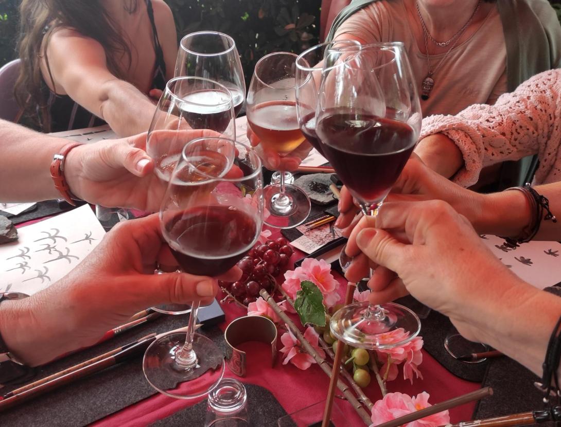 Suvi-e, connectant el pinzell al cor. Pintura japonesa i pintura amb vi Suvi-e, connectant el pinzell al cor. Pintura japonesa i pintura amb vi