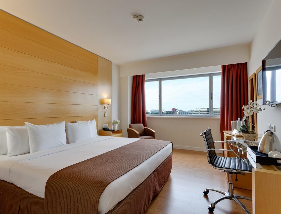 INNSiDE by Meliá Barcelona Aeropuerto deluxe 1 nou tele.jpg