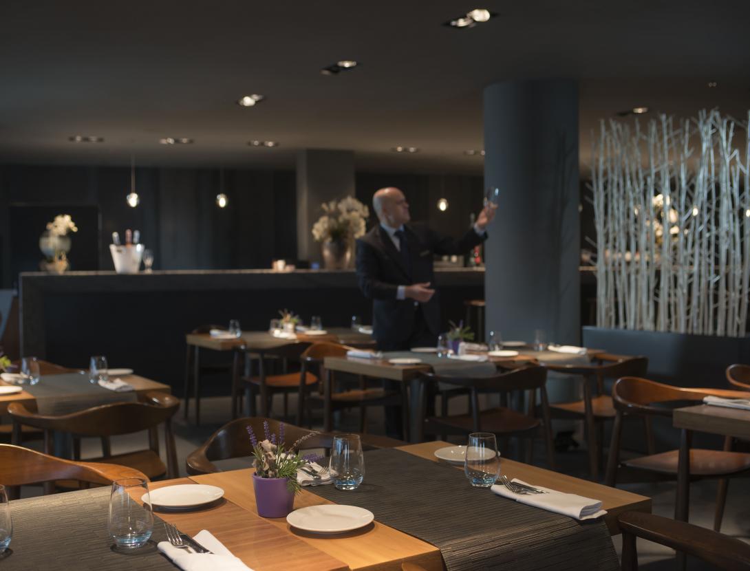 INNSiDE by Meliá Barcelona Aeropuerto Garden interior 2.jpg