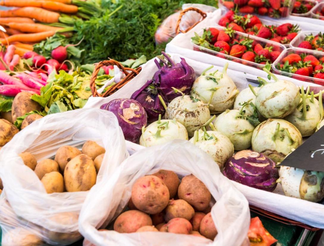 Mercado de Payés de la Colònia Güell Mercado de Payés de la Colònia Güell