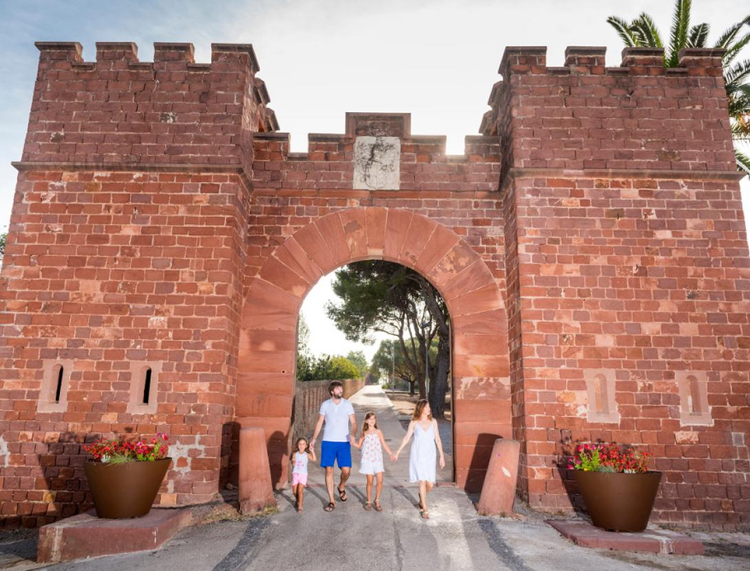 Castell de Castelldefels i Piratia Castell de Castelldefels i Piratia