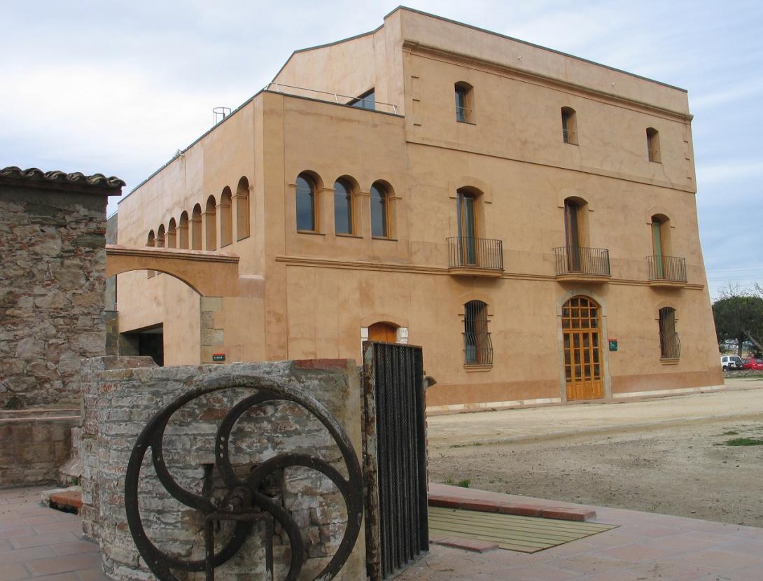 Masia Can Comas - Centre d'Informació i Gestió Façana pripal can camas 02-07 (6).JPG