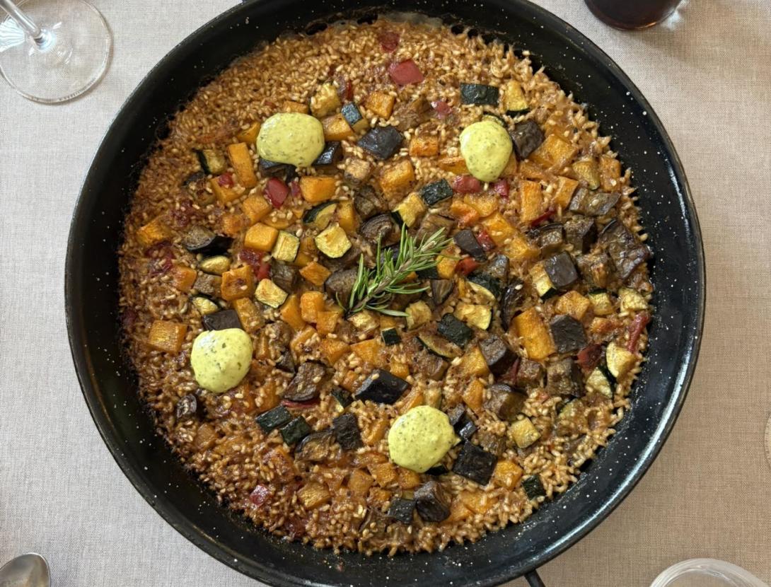 tapa de Conill amb ceba de rebuig i Cirera del aix Llobregat.JPG